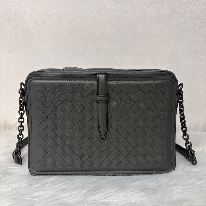 BOTTEGA VENETA BV 鐵灰色 編織 拉鍊 三層 肩背包 斜背包 航空包 郵差包-1