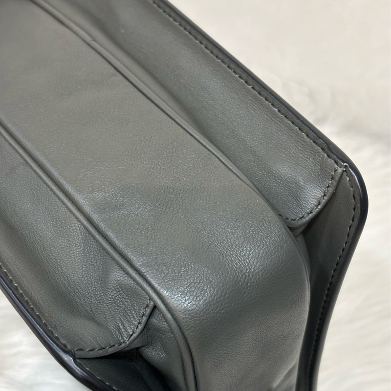 BOTTEGA VENETA BV 鐵灰色 編織 拉鍊 三層 肩背包 斜背包 航空包 郵差包-10