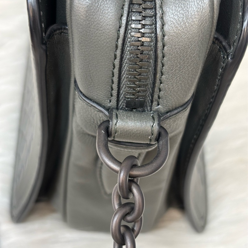 BOTTEGA VENETA BV 鐵灰色 編織 拉鍊 三層 肩背包 斜背包 航空包 郵差包-18