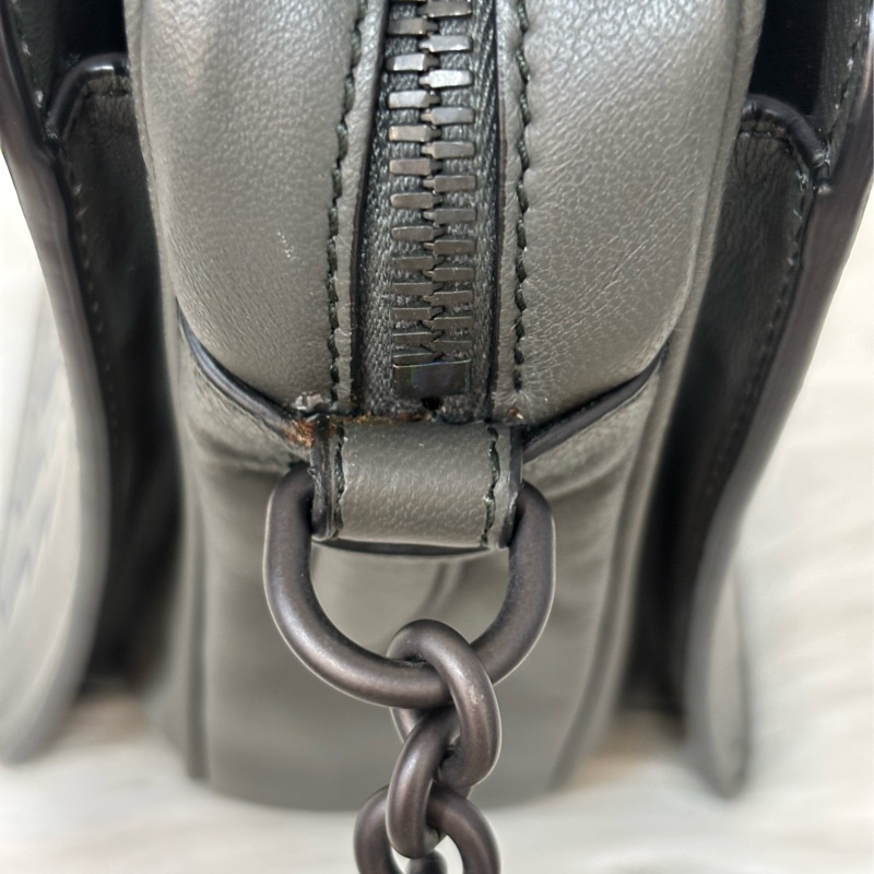 BOTTEGA VENETA BV 鐵灰色 編織 拉鍊 三層 肩背包 斜背包 航空包 郵差包-20