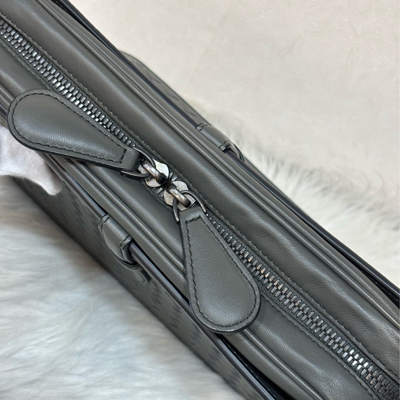 BOTTEGA VENETA BV 鐵灰色 編織 拉鍊 三層 肩背包 斜背包 航空包 郵差包-32