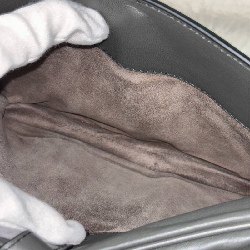 BOTTEGA VENETA BV 鐵灰色 編織 拉鍊 三層 肩背包 斜背包 航空包 郵差包-43