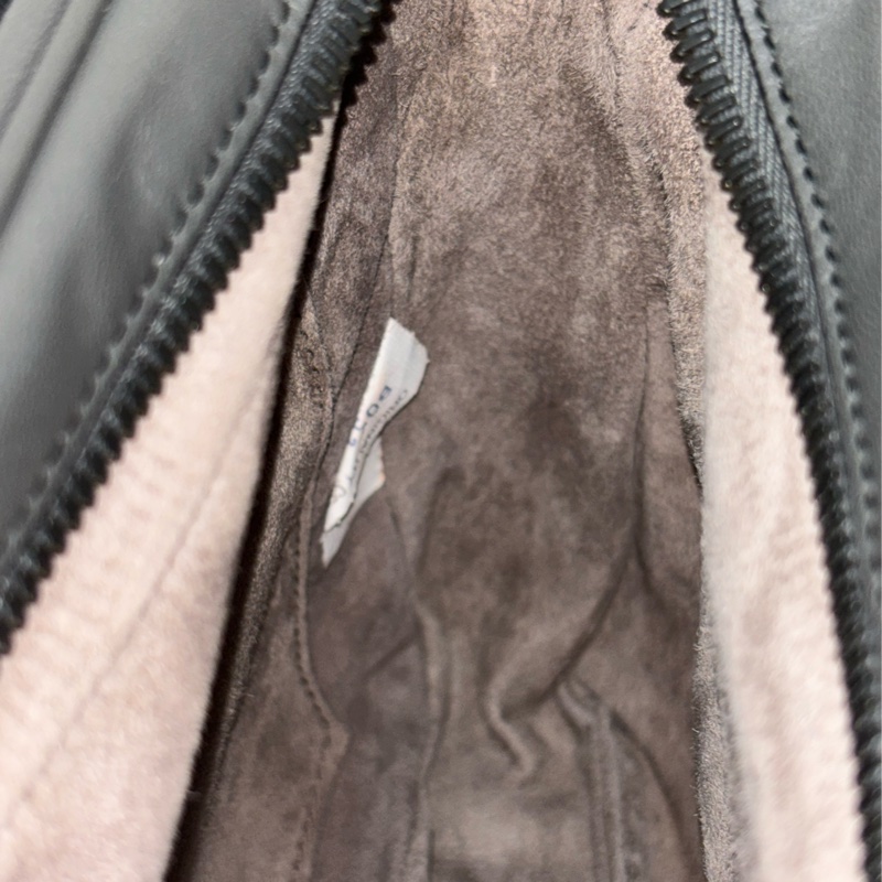 BOTTEGA VENETA BV 鐵灰色 編織 拉鍊 三層 肩背包 斜背包 航空包 郵差包-51