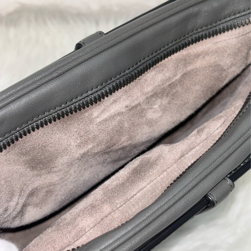 BOTTEGA VENETA BV 鐵灰色 編織 拉鍊 三層 肩背包 斜背包 航空包 郵差包-53