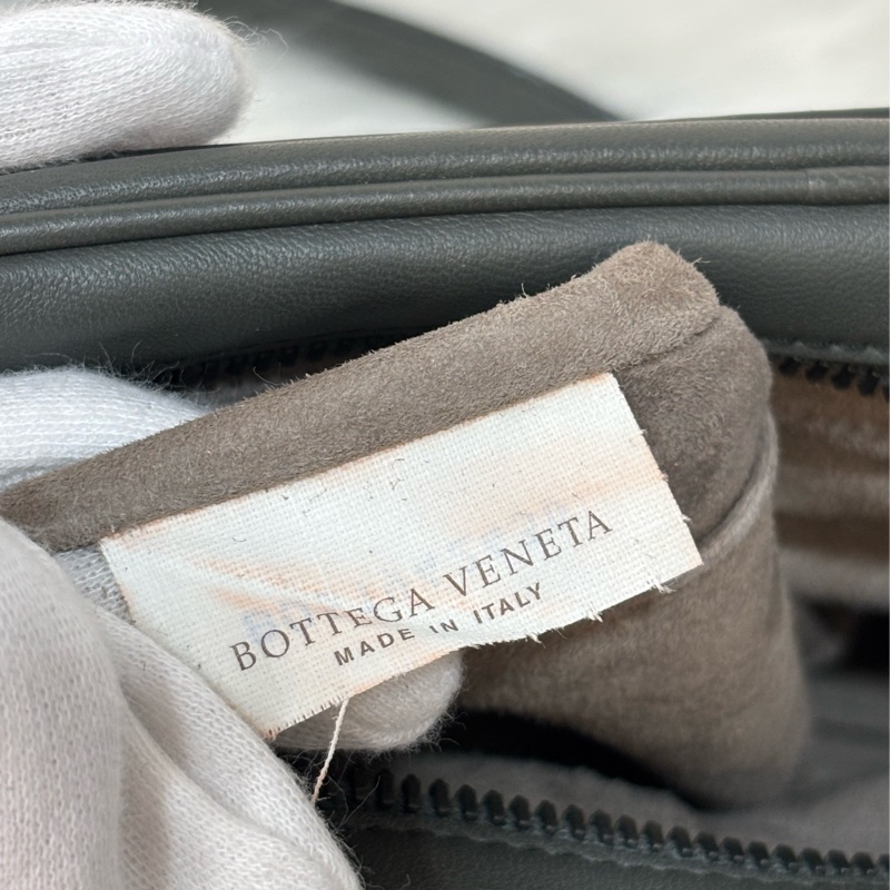 BOTTEGA VENETA BV 鐵灰色 編織 拉鍊 三層 肩背包 斜背包 航空包 郵差包-55