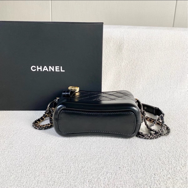 百搭必備款😍極新限量✨Chanel黑金小號Gabrielle流浪包單肩斜挎包-10