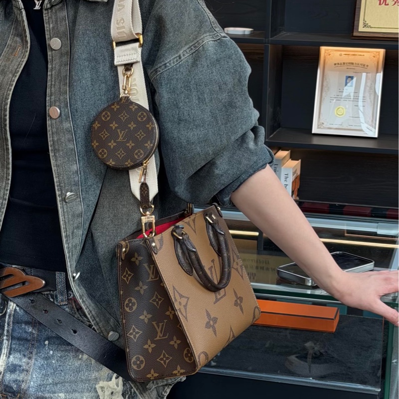 LV On The Go Pm 小號晶片款-17