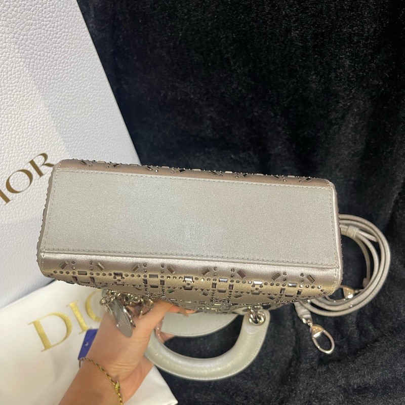 D I O R D R絲綢緞面水鑽三格灰色黛妃-12