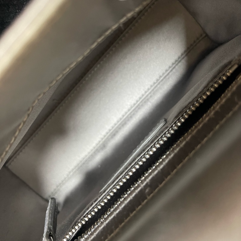 D I O R D R絲綢緞面水鑽三格灰色黛妃-14