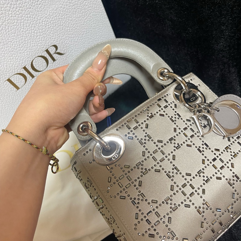 D I O R D R絲綢緞面水鑽三格灰色黛妃-32