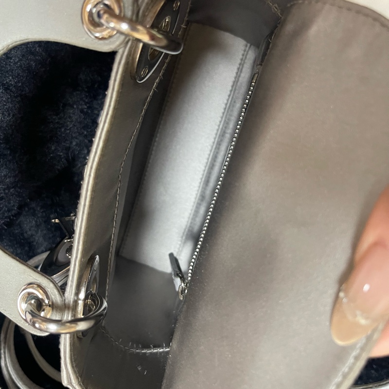 D I O R D R絲綢緞面水鑽三格灰色黛妃-34