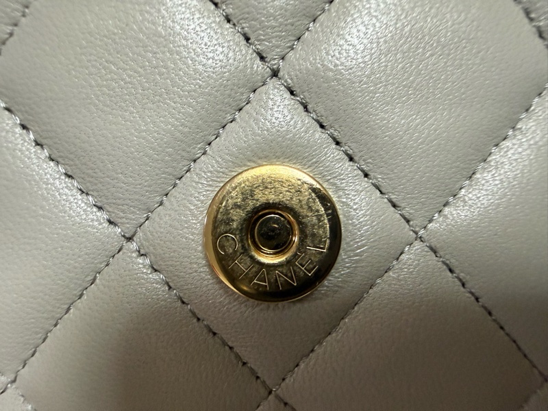 CHANEL CLASSIC WALLET ON CHAIN-9