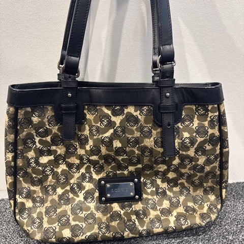 LOEWE迷彩肩背托特包