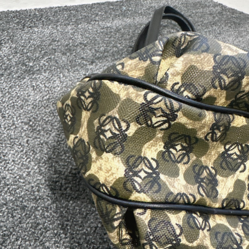 LOEWE迷彩肩背托特包-9