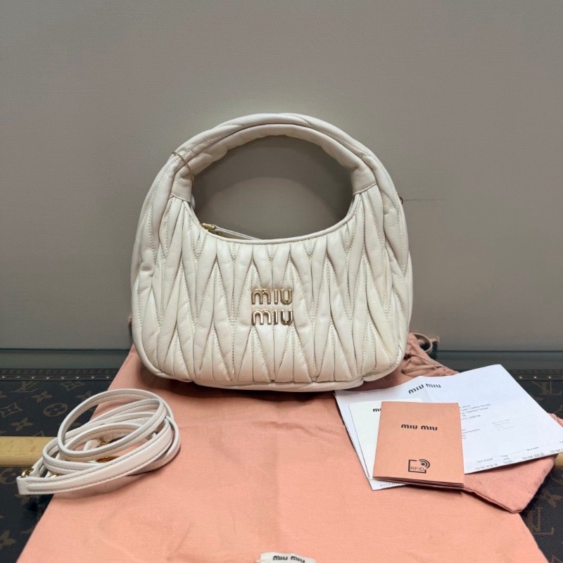 MIUMIU 白金褶皺新月手提hobo包22*13*6 98新配件塵袋購證-1