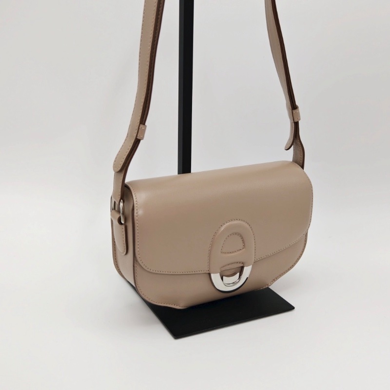 Hermes石灰銀扣肩背斜背包豬鼻包 18*12*5 98新配件塵袋-2