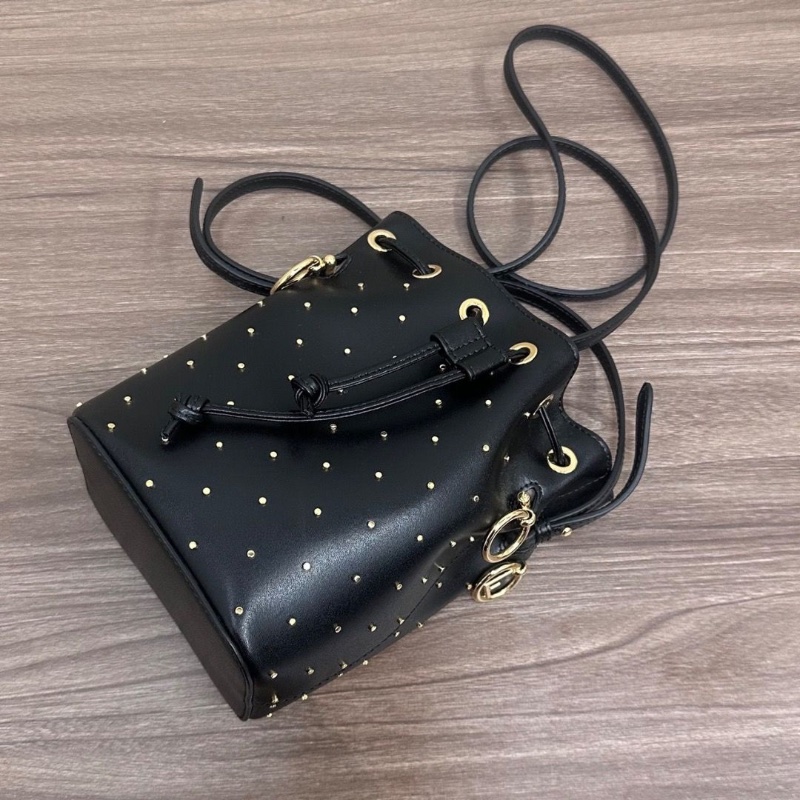 FENDI 黑金水桶抽繩手提肩背斜背包12*18*10 98新配件盒子塵袋購證-2