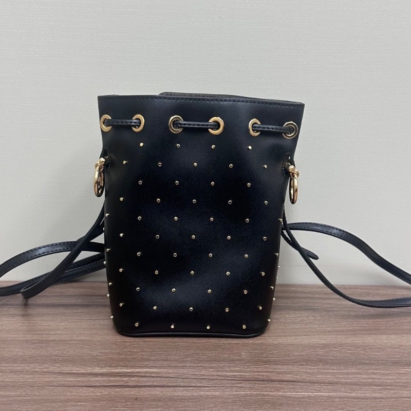 FENDI 黑金水桶抽繩手提肩背斜背包12*18*10 98新配件盒子塵袋購證-4