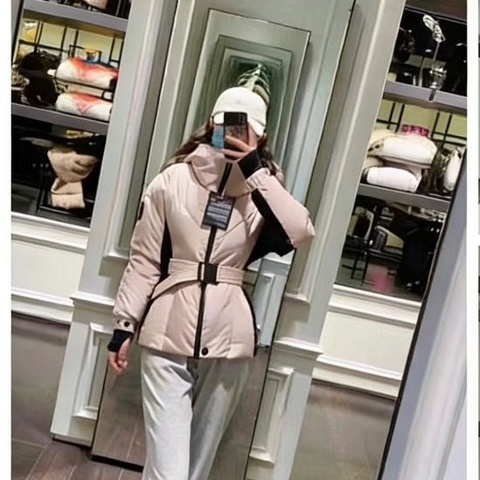 moncler 粉色羽絨服滑雪外套1碼 99新配件塵袋衣架