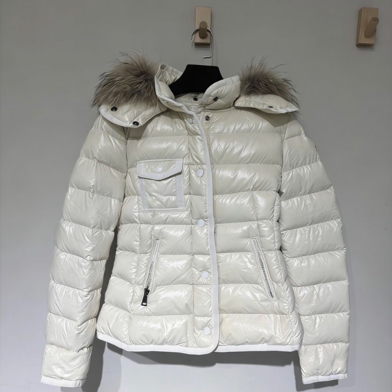 moncler 羽絨外套白色 2 碼 99新配件塵袋衣架-1