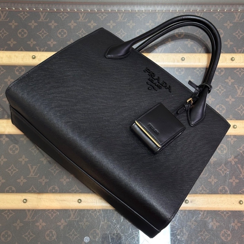 PRADA 黑色monochrome 皮革手提肩背包33*25*15 全新閒置配件塵袋保卡-4