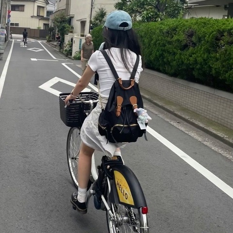 Burberry 黑色尼龍後背包 小號 24×26 99新配件塵袋