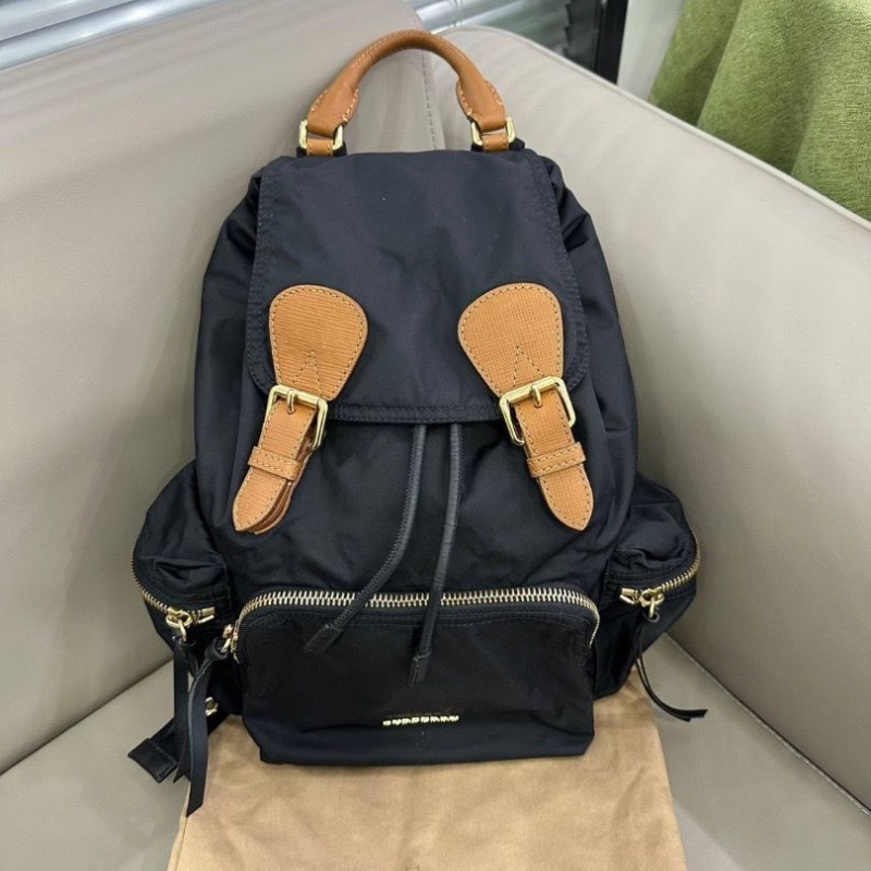 Burberry 黑色尼龍後背包 小號 24×26 99新配件塵袋-1