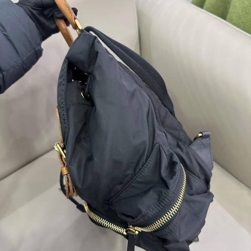 Burberry 黑色尼龍後背包 小號 24×26 99新配件塵袋-3