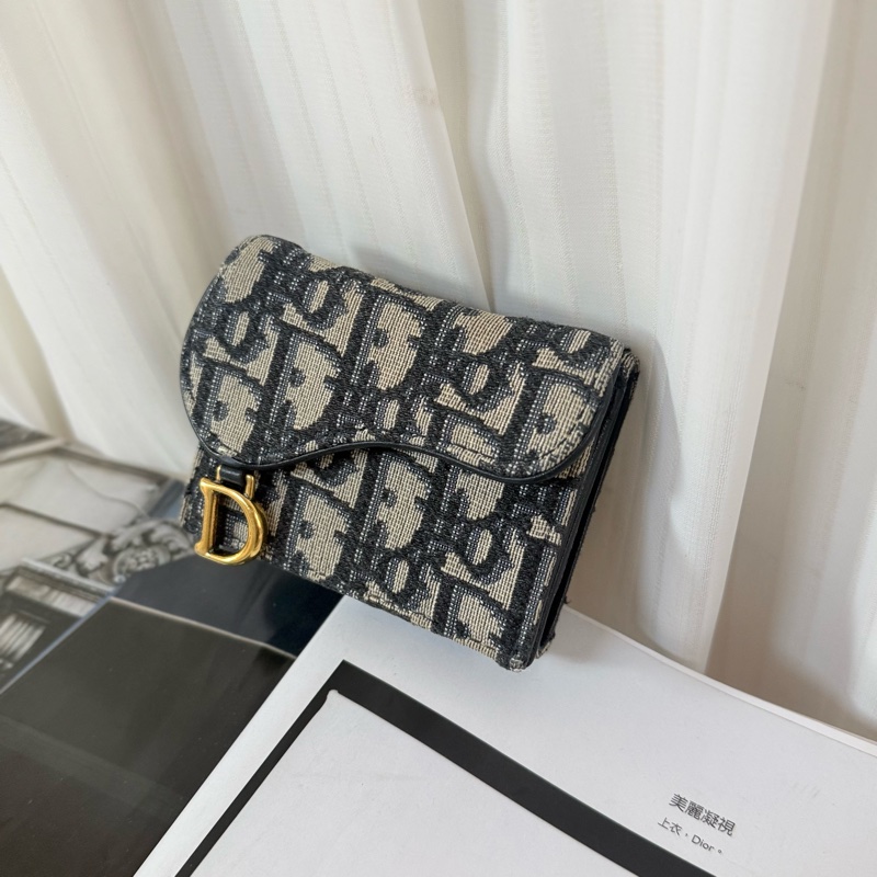 ✔️ 迪奧 CHRISTIAN DIOR SADDLE LOTUS 三折短夾-1