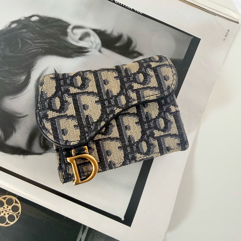 ✔️ 迪奧 CHRISTIAN DIOR SADDLE LOTUS 三折短夾-2
