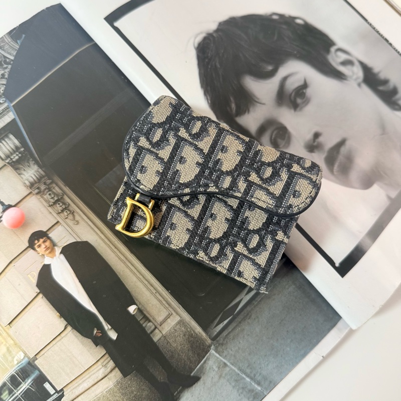 ✔️ 迪奧 CHRISTIAN DIOR SADDLE LOTUS 三折短夾-5