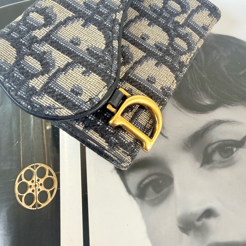 ✔️ 迪奧 CHRISTIAN DIOR SADDLE LOTUS 三折短夾-6