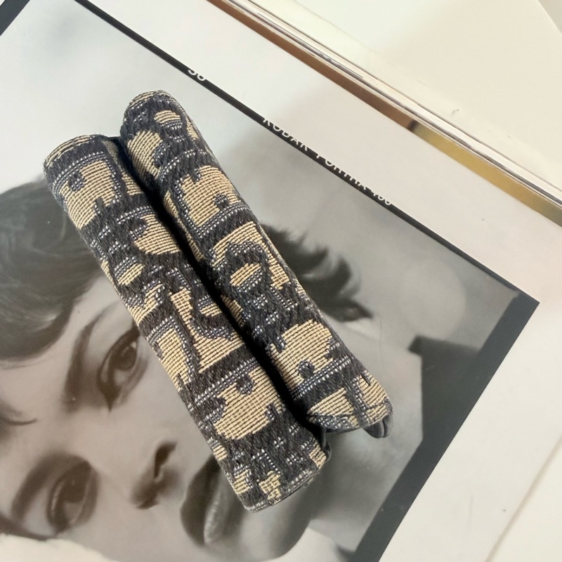 ✔️ 迪奧 CHRISTIAN DIOR SADDLE LOTUS 三折短夾-14