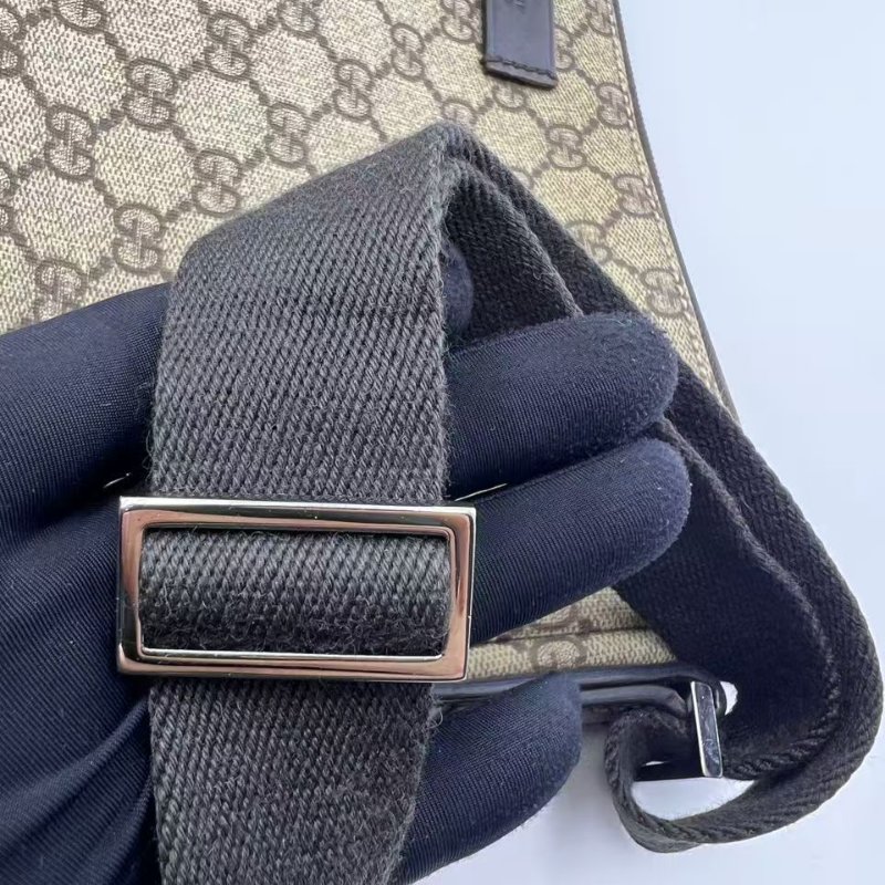 古馳經典雙 G 老花帆布斜挎包-1