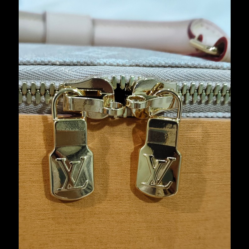 路易威登與 Grace Coddingon 同行 Keepall Bandoulière 45-16