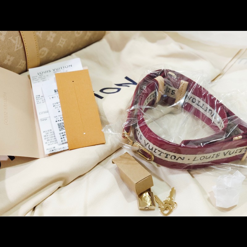 路易威登與 Grace Coddingon 同行 Keepall Bandoulière 45-18