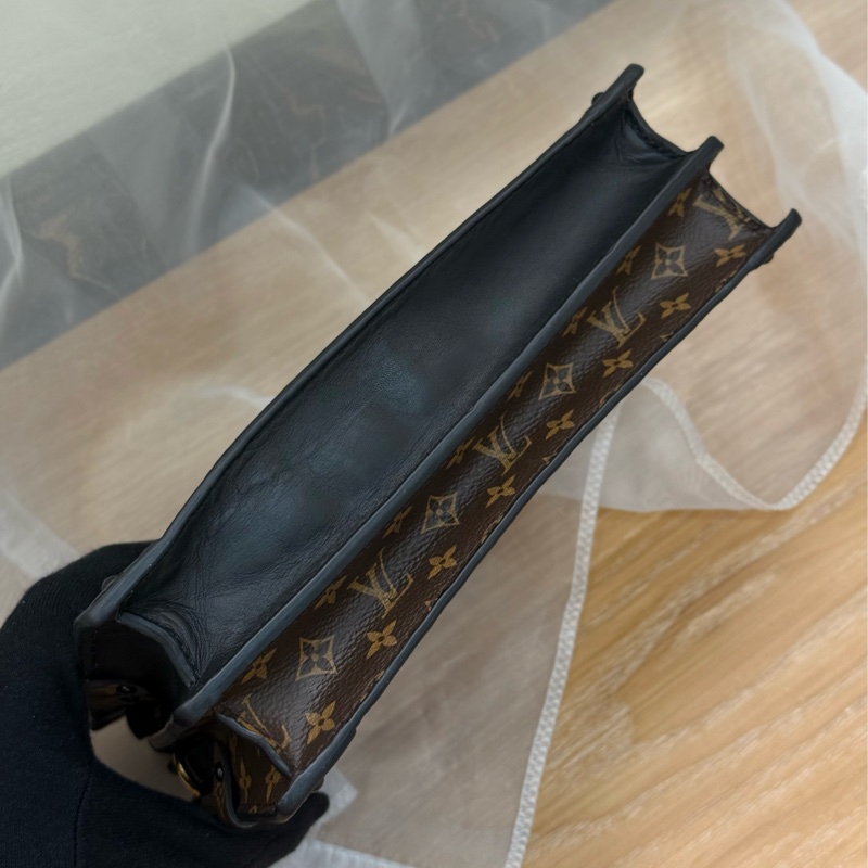 (膠膜未撕) LV Trunk Clutch 軟盒包 斜背包 ✨最新晶片款-5