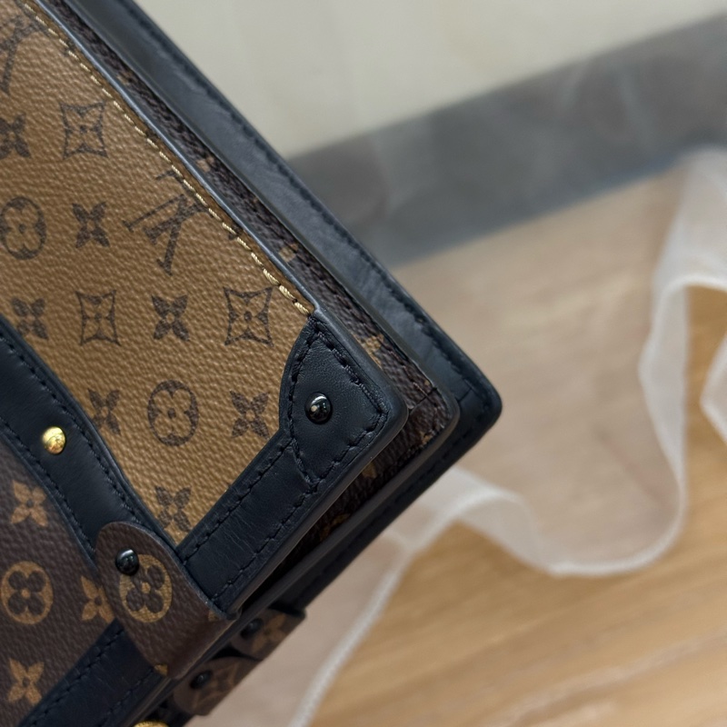 (膠膜未撕) LV Trunk Clutch 軟盒包 斜背包 ✨最新晶片款-8