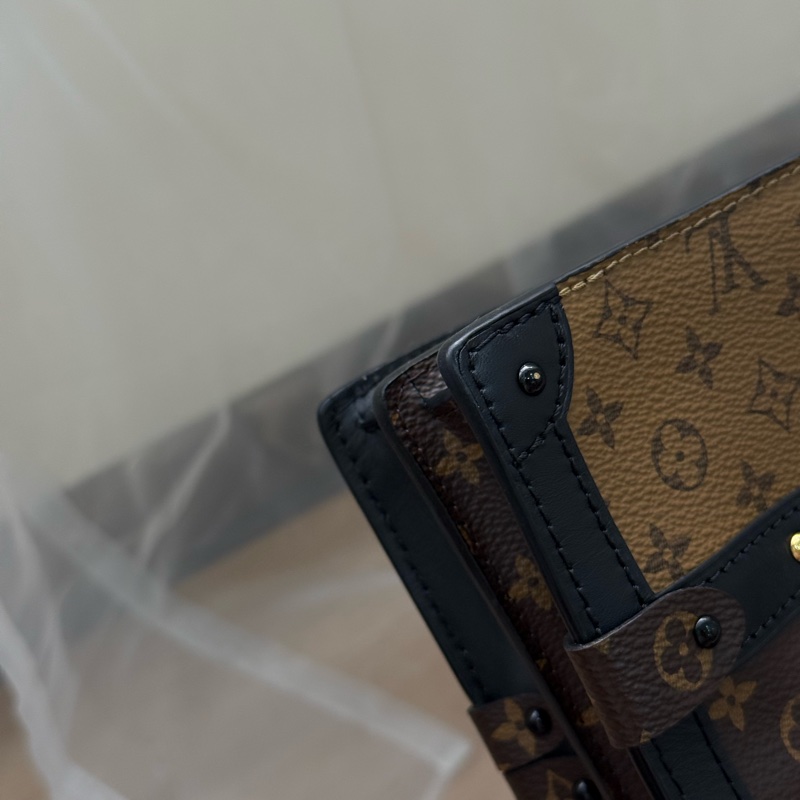 (膠膜未撕) LV Trunk Clutch 軟盒包 斜背包 ✨最新晶片款-9