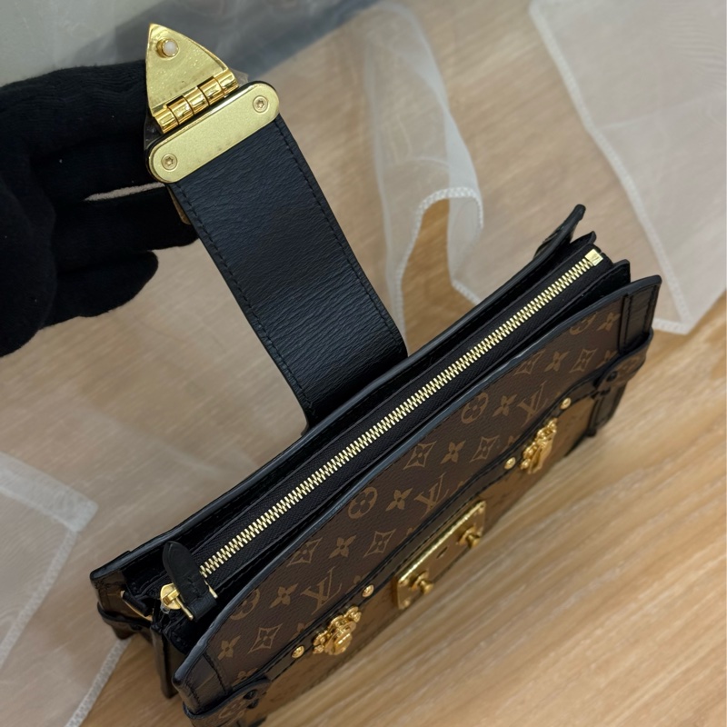 (膠膜未撕) LV Trunk Clutch 軟盒包 斜背包 ✨最新晶片款-10