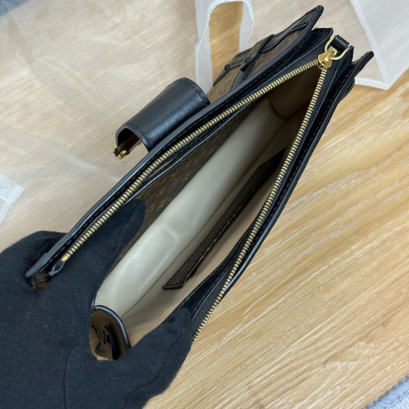 (膠膜未撕) LV Trunk Clutch 軟盒包 斜背包 ✨最新晶片款-11