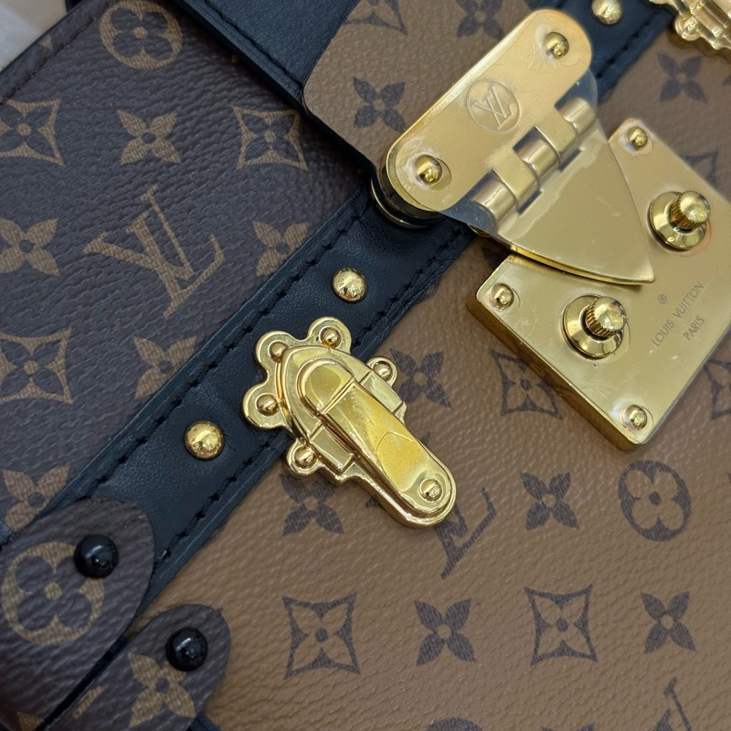 (膠膜未撕) LV Trunk Clutch 軟盒包 斜背包 ✨最新晶片款-13