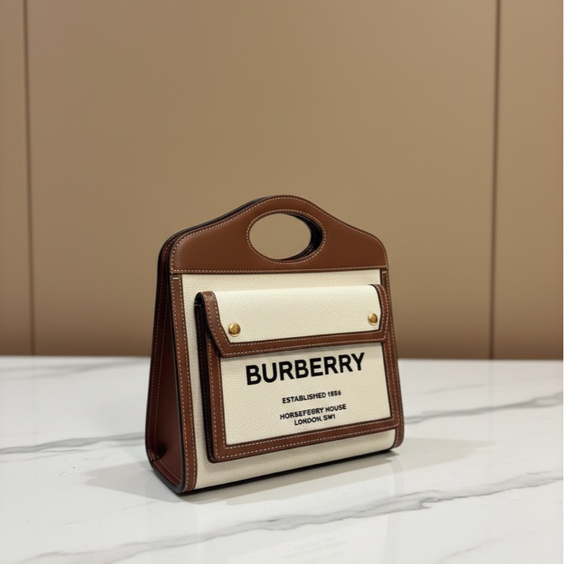 Burberry mini pocket口袋包-8