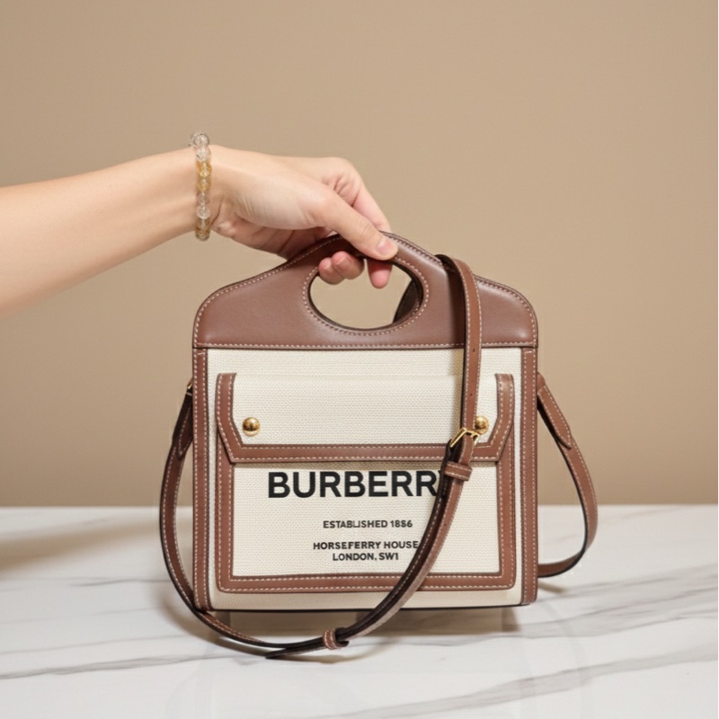 Burberry mini pocket口袋包-9