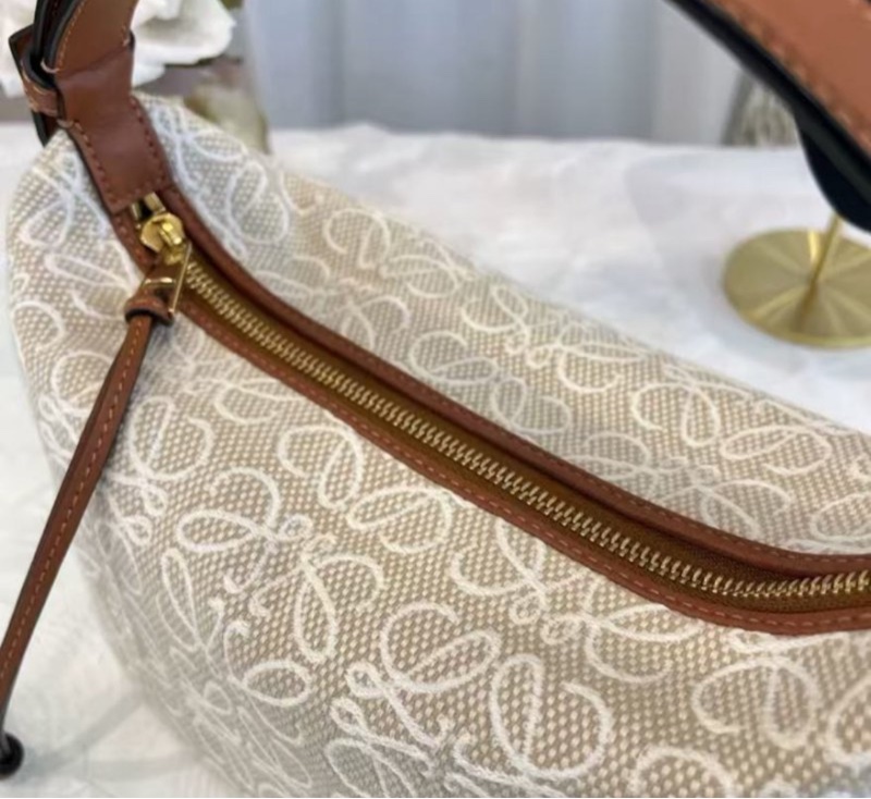 Loewe Cubi 白色飯盒包 小號 99新 20*16*11 配件塵袋-1