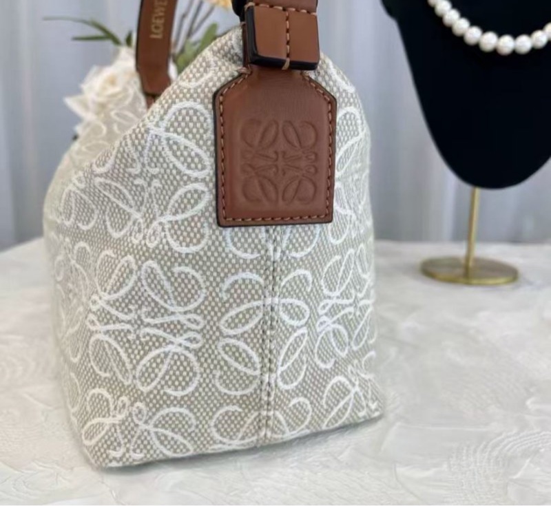 Loewe Cubi 白色飯盒包 小號 99新 20*16*11 配件塵袋-5