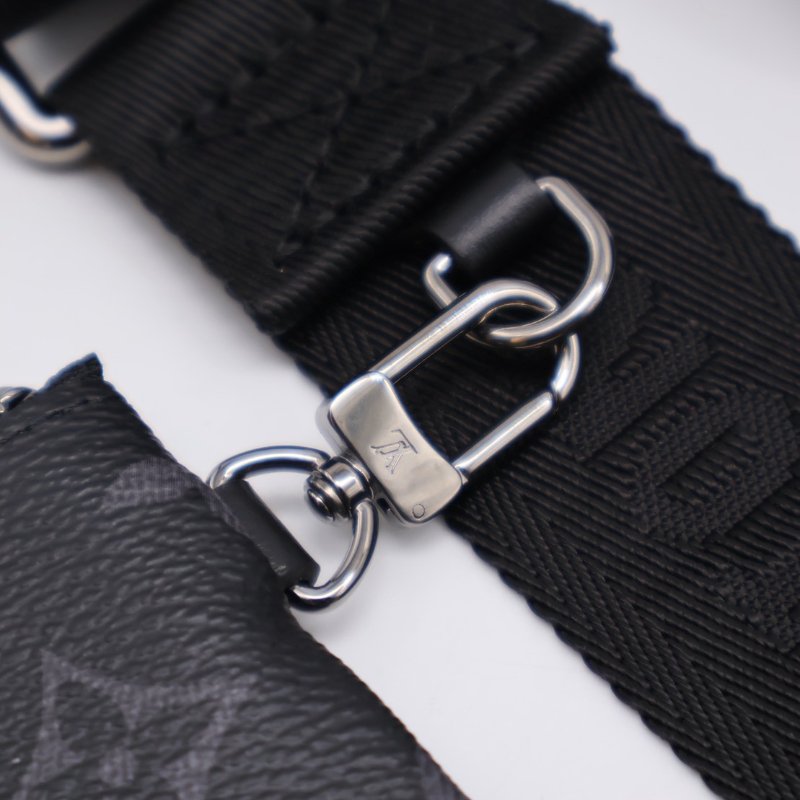 LOUIS VUITTON Trio三合一黑武士郵差包-14