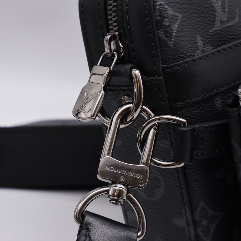 LOUIS VUITTON Trio三合一黑武士郵差包-15
