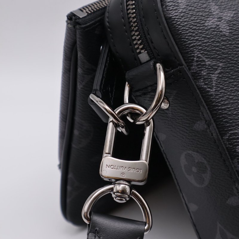 LOUIS VUITTON Trio三合一黑武士郵差包-16