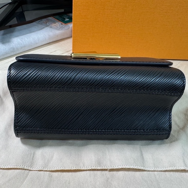 LOUIS VUITTON Twist PM 黑金 (9成新）-1